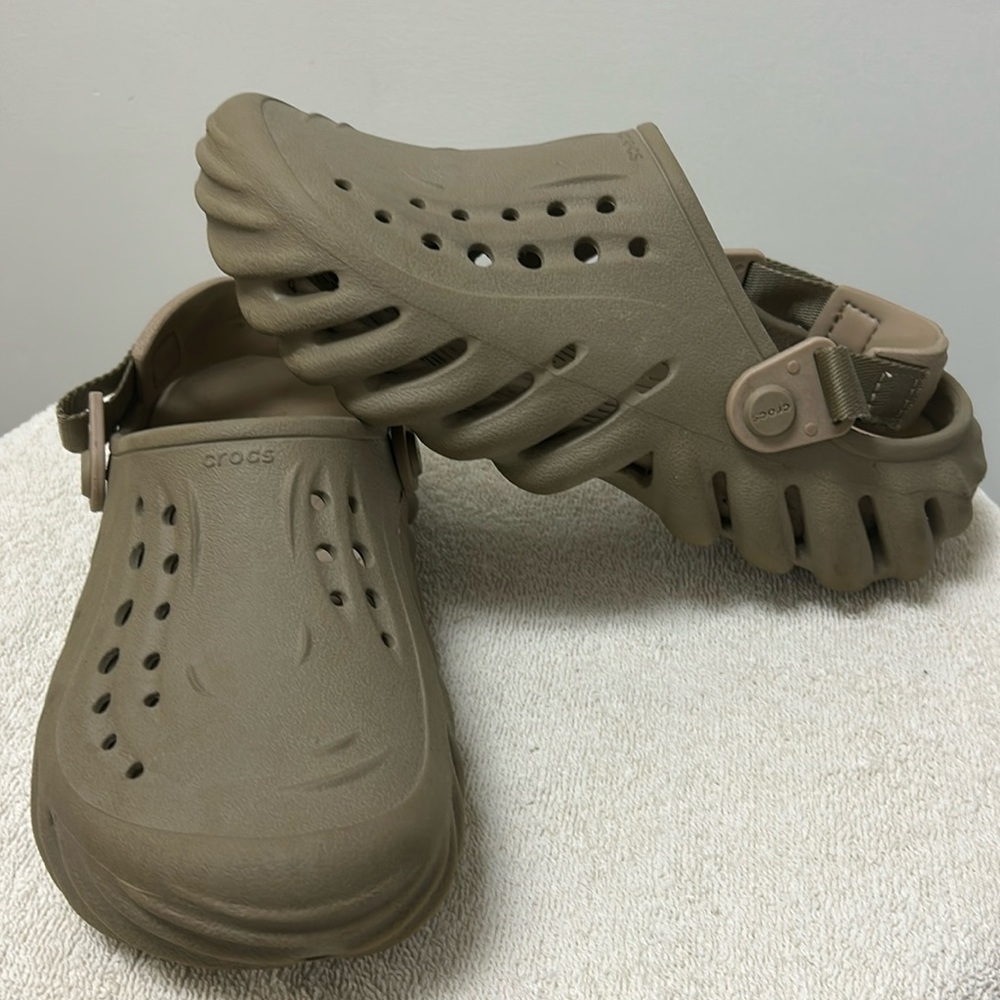 Crocs unisex Echo CHUCKY perforated Clogs mules water shoes w/ straps Size J4